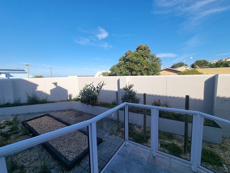 4 Bedroom Property for Sale in Outeniqua Strand Western Cape